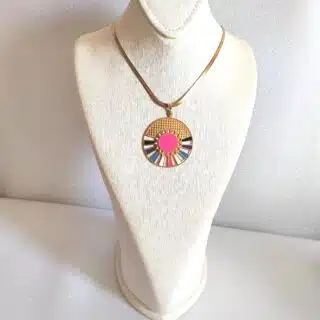 سلسلة ودلاية من النحاس المطلي. دهب و ملون