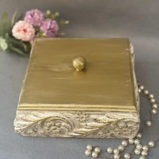 Candy box in gold