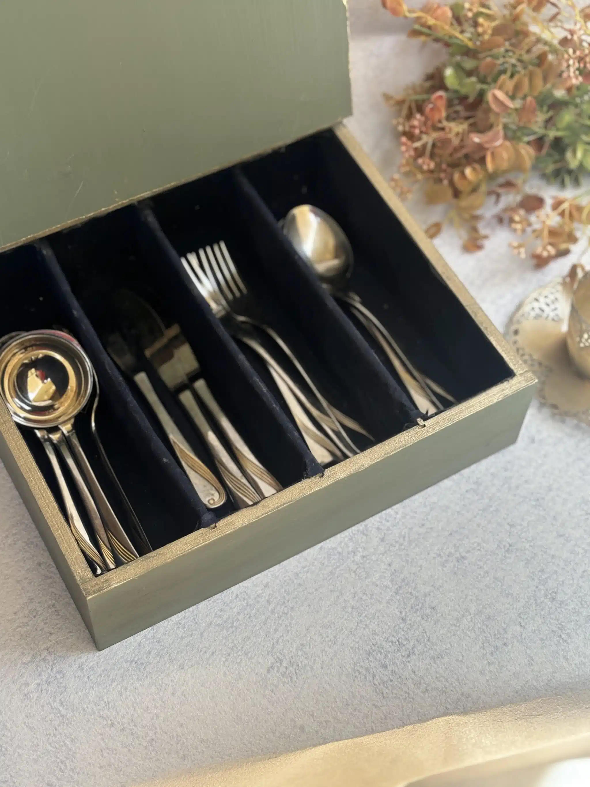 Antique cutlery box 4 A vintage cutlery box