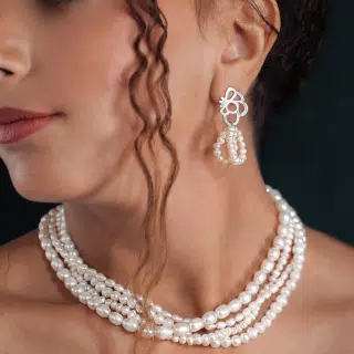 Fresh water pearls necklace with sterling silver lock