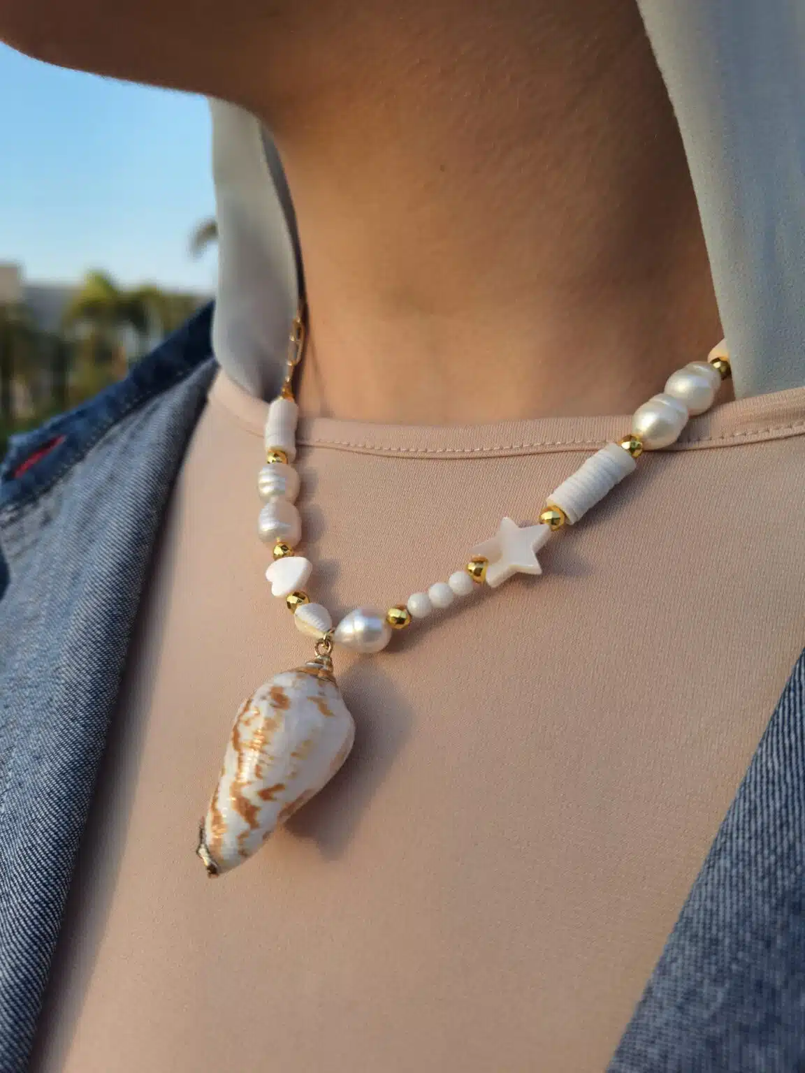 White shell necklace 2 20231121 161300 scaled