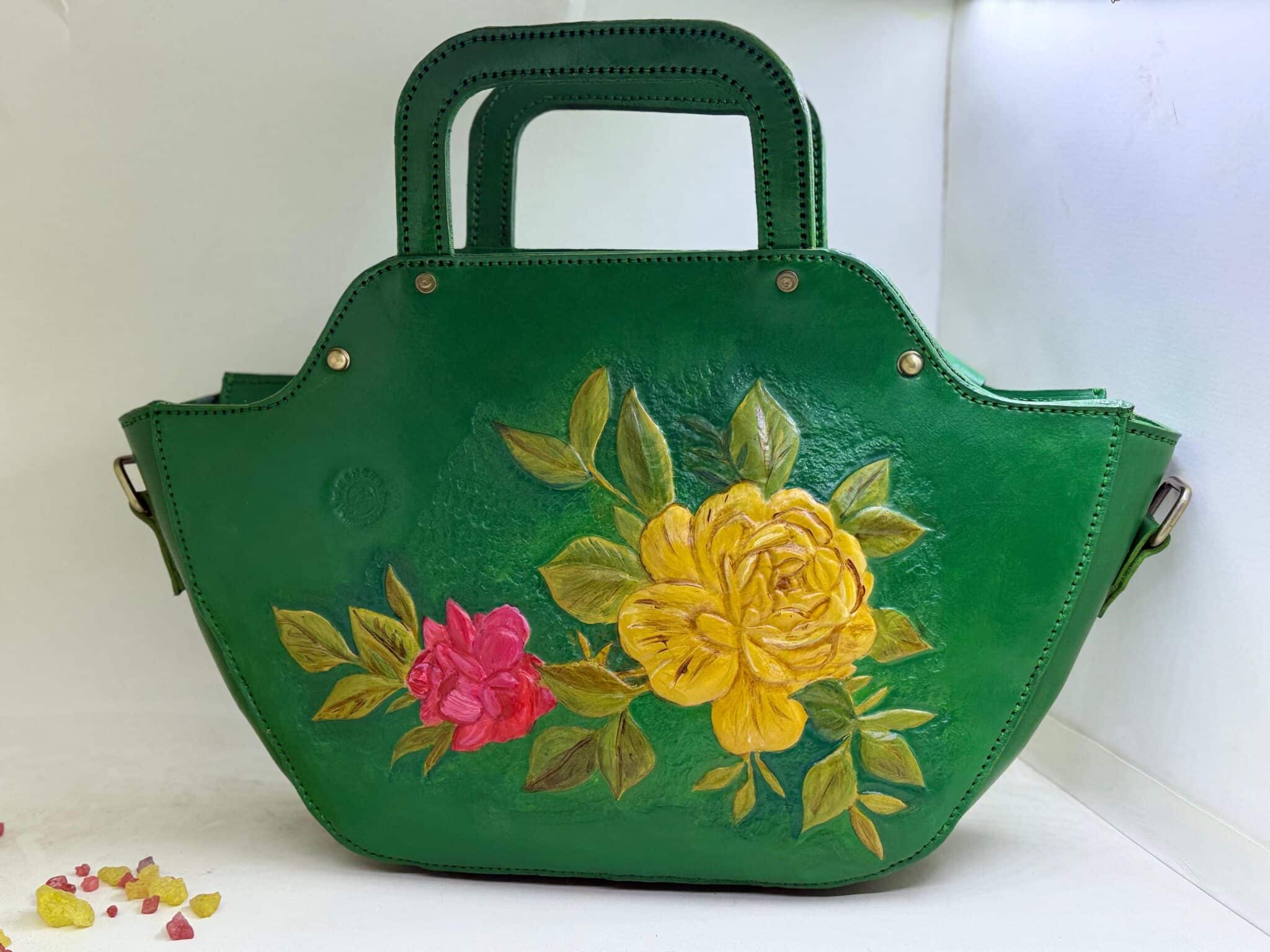 Boat-shaped bag 1 Boat-shaped bag