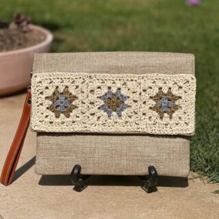 Beige beach clutch with granny squares