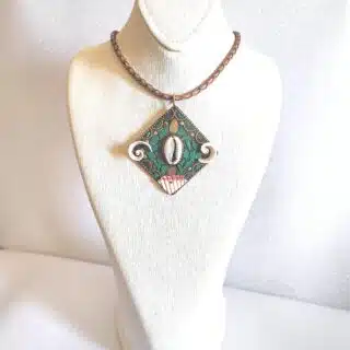 سلسلة من الجلد. ودلاية. نحاس. هندي