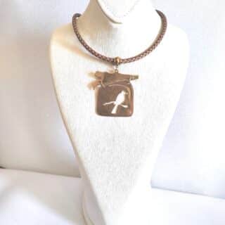 سلسلة من الجلد. ودلاية. نحاس بيور