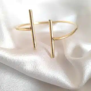 اسورة من النحاس المطلي. دهب