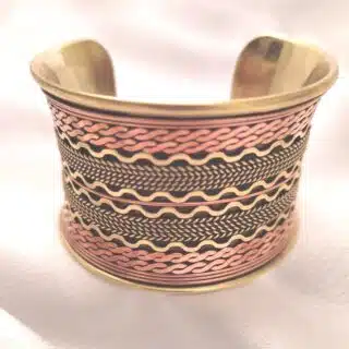 اسورة من النحاس الاصفر. والحمر. سيناوي