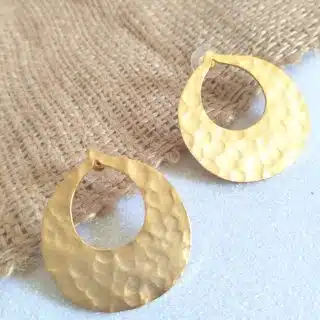 حلق من النحاس المطلي. دهب