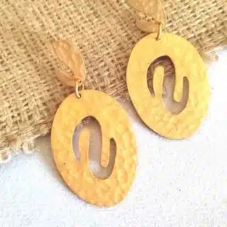 حلق من النحاس المطلي. دهب