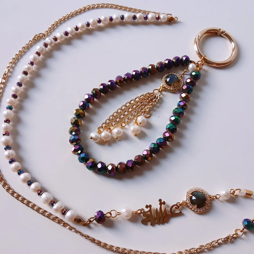 New Arrivals 55 A set of iridescent crystal stone