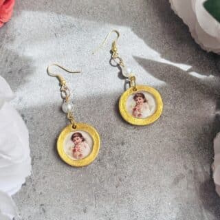 A Girl With Roses Vintage earring