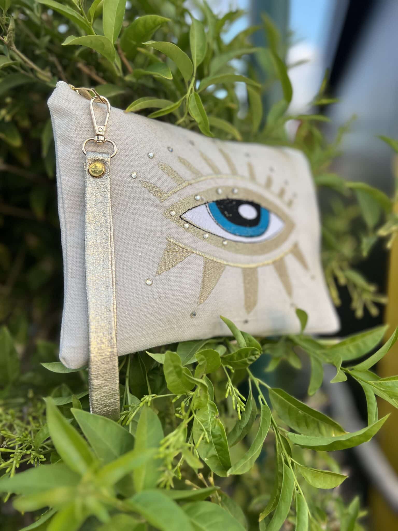 Beige occhio 3 IMG 6327 scaled