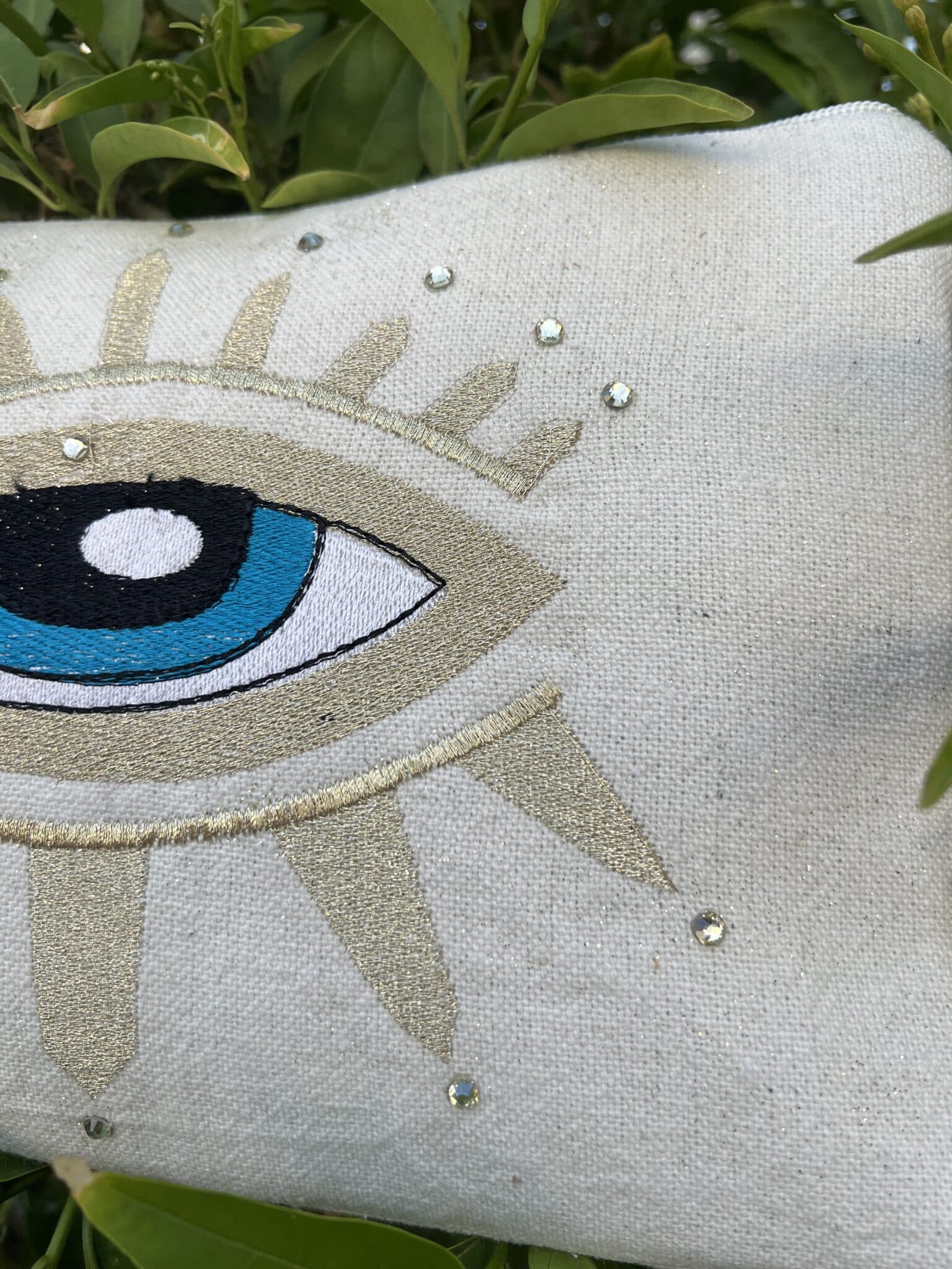 Beige occhio 4 IMG 6328 scaled