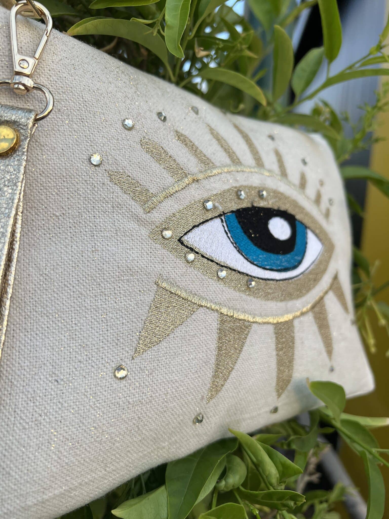 Beige occhio 5 IMG 6329 scaled