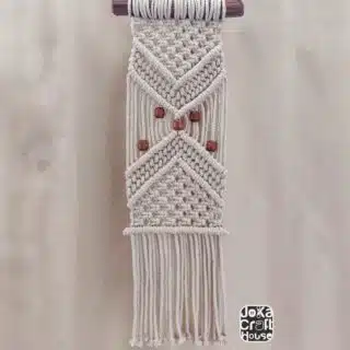 معلقة مكرمية بالخرز الخشب - Macrame wall hanging with beads